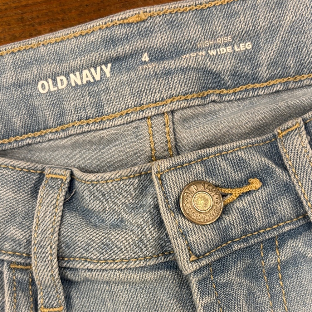 Old Navy Light Blue Straight Leg Jeans - Picture 2 of 3